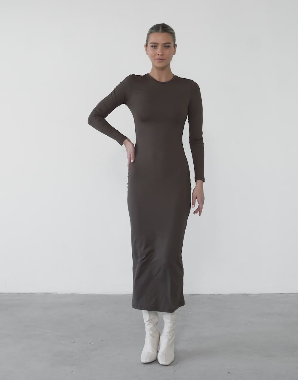Shontae Long Sleeve Maxi Dress (Brown)